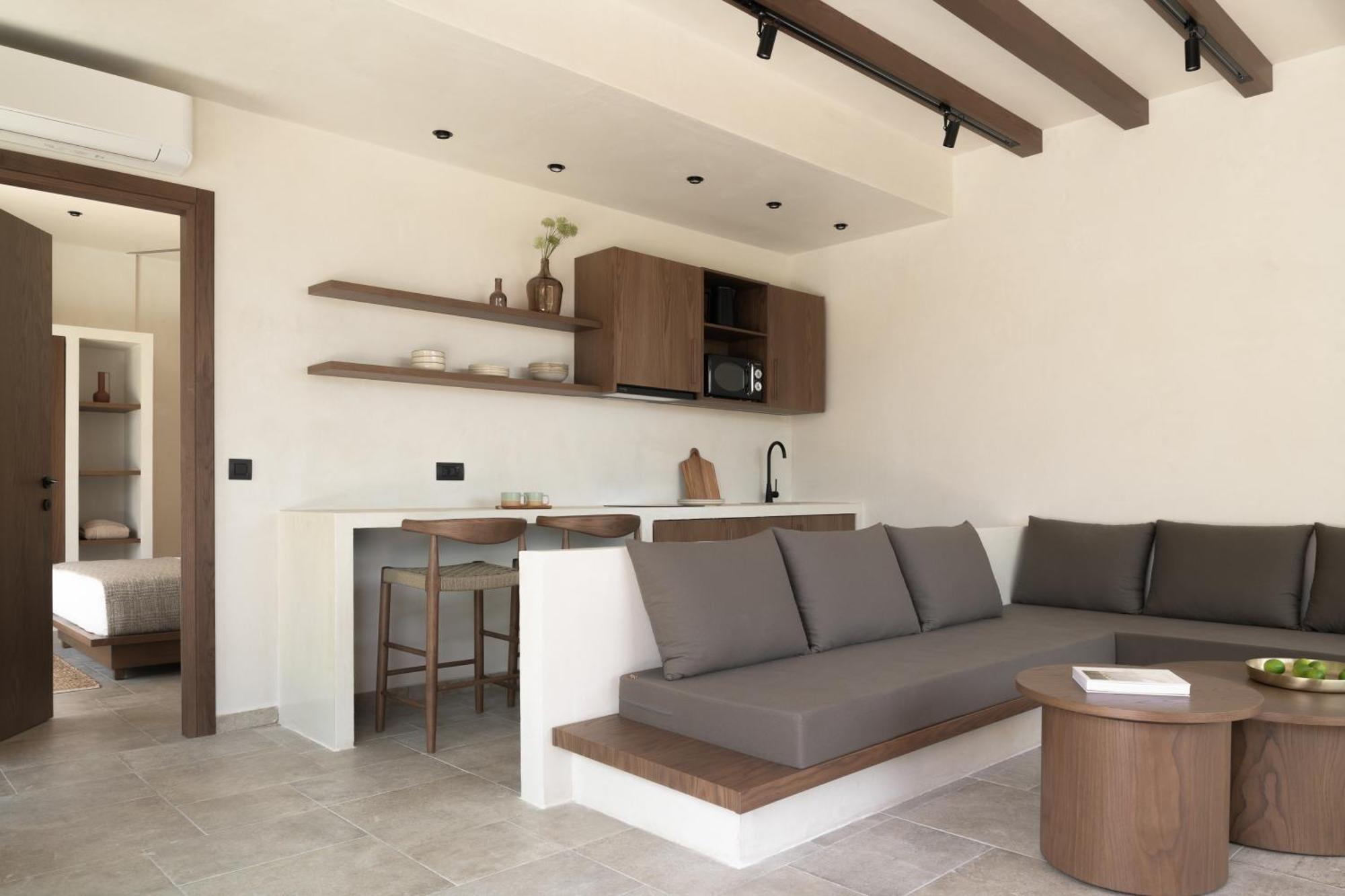 Irida Hotel 4*